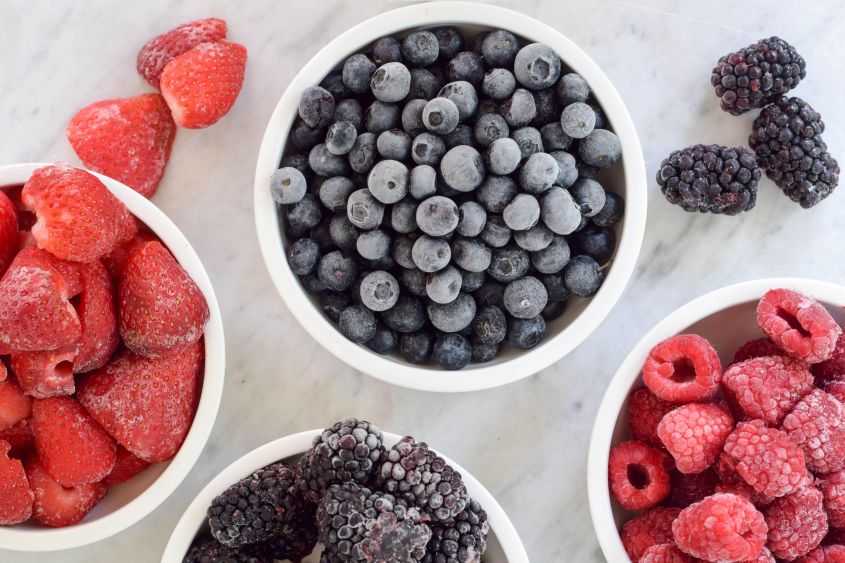 Что сохраняется в малине при заморозке Как подготовить ягоду и правильно заморозить Способы заморозки и последующего употребления Отзывы