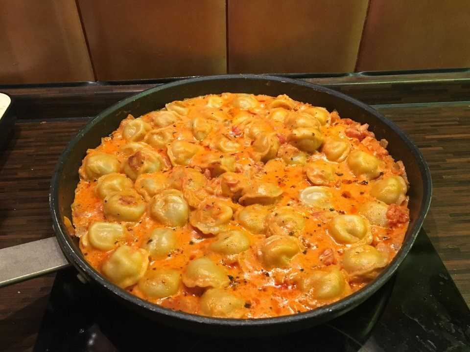 Как приготовить пельмени с сыром и помидорами на сковороде — пошаговый рецепт с фото и видео